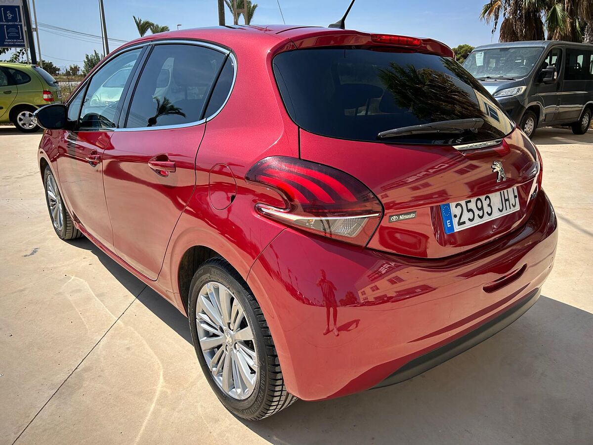 PEUGEOT 208 ALLURE 1.2 PURETECH AUTO SPANISH LHD IN SPAIN 80000 MILES SUPER 2015